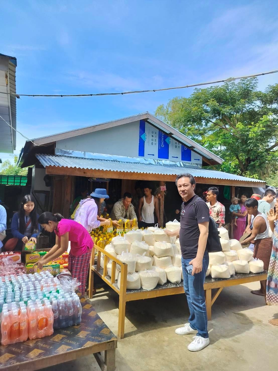 台灣舊愛新歡國際精品  前進緬甸小漁村捐贈物資 @極光公主飛妮