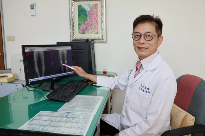 7旬姊妹膝蓋關節退化走路困難  一起到大甲李綜合醫院進行人工膝關節置換手術  術後要去旅遊圓夢