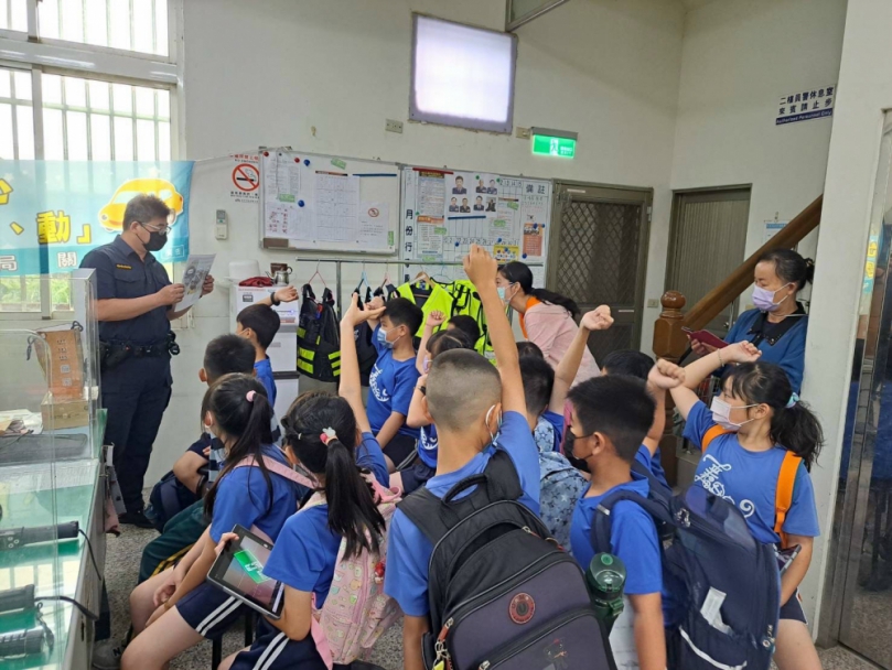 台中市外埔區安定國小學童體驗一日警察  犯罪防治向下紮根