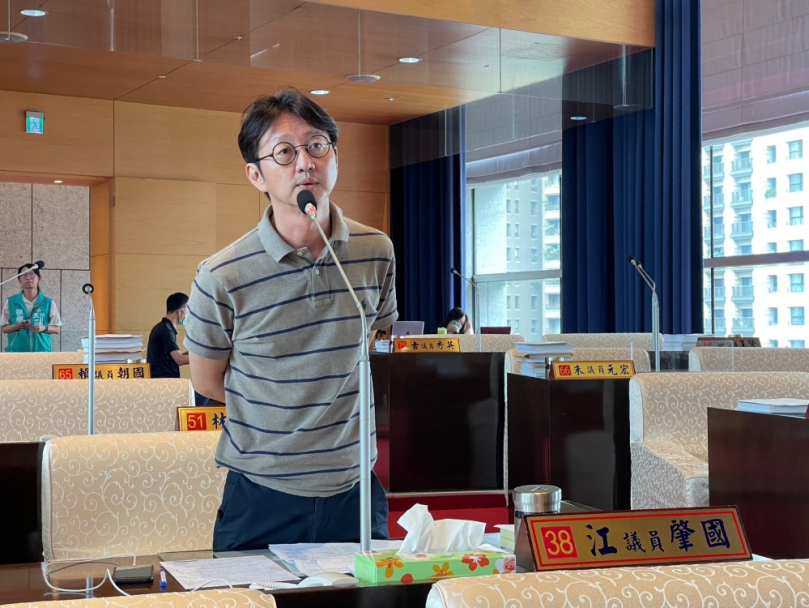 警政署及中市警局今年至今執行專案高達19個  動員超過15萬警力人次  民進黨台中市議員江肇國要求警察局長李文章體恤基層  適度讓員警休息  千萬不要再發生過勞狀況