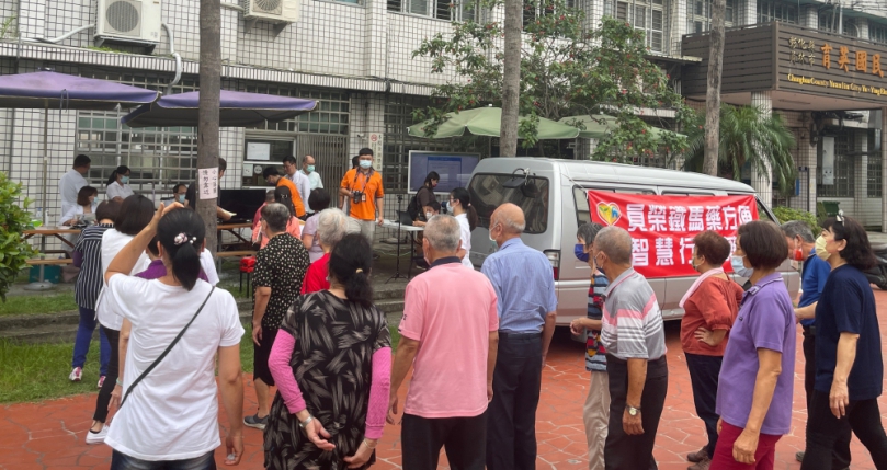 員榮醫院藥劑科啟用﹁員榮鐵馬藥方便﹂服務。（照片員榮提供）