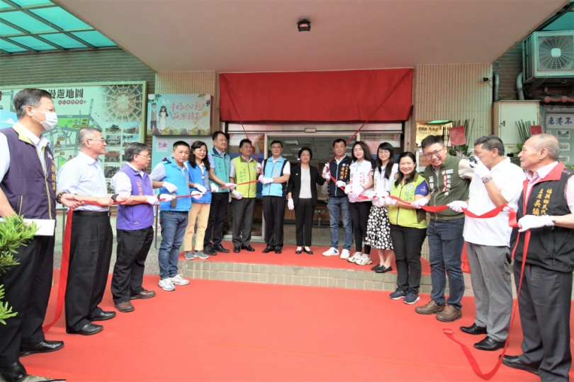 鹿港戶政所整編落成揭牌。（照片縣府提供）