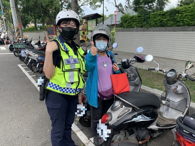 忘了車號又忘停那裡？熱心霧警協助尋獲婦人愛車