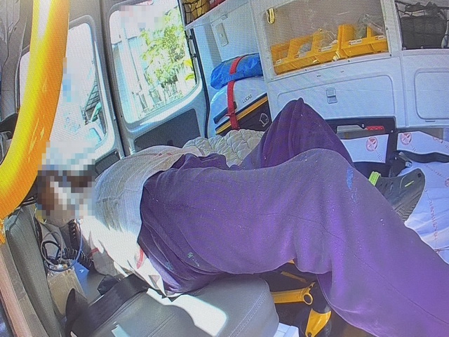 7旬男開車天熱「頭昏目暗」  太平警即刻救援