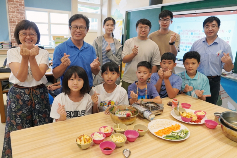 大葉連續第五年協助埤頭豐崙國小舉辦「夏日樂學營隊」。（照片大葉提供）