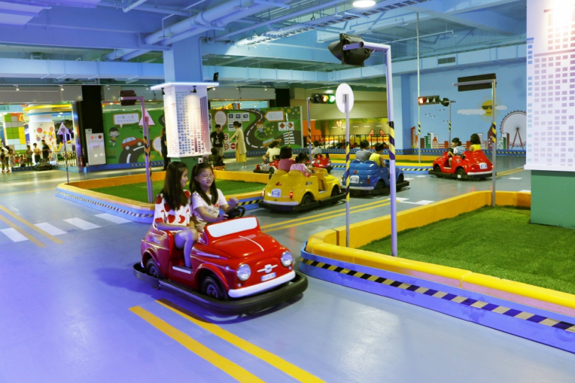 今年暑假最速、最刺激的玩法 開卡丁、住飯店、跑賽道  來麗寶國際賽車場體驗極速之旅