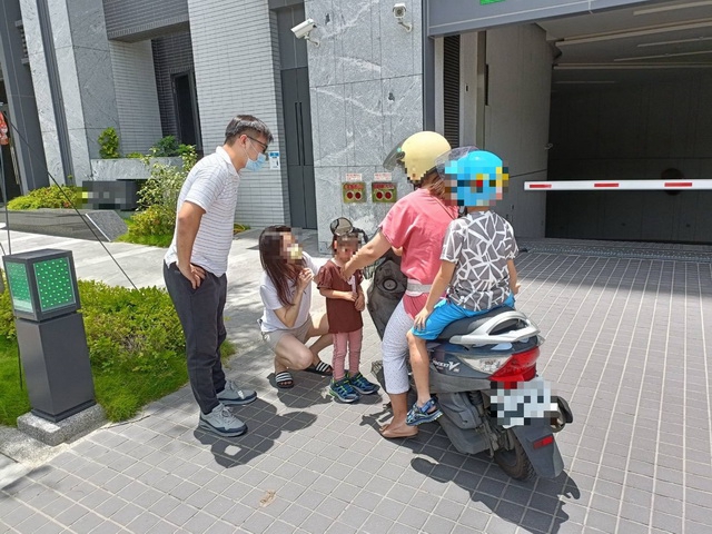 4歲弱視童偷溜外出找媽媽迷途  熱心霧警協助安全返家