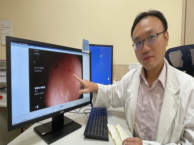 愛赤腳爬山溯溪樂  卻連日腹瀉、血便  檢查後駭人結果