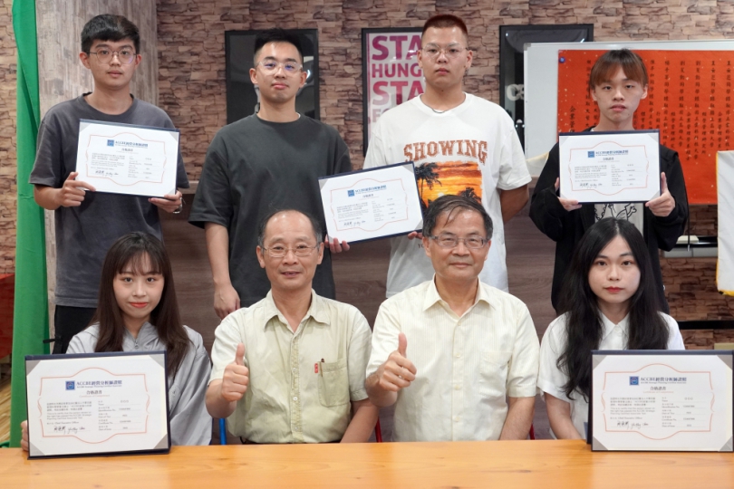 ﹁ACCBE經營分析師證照﹂，大葉6學生取得。（照片大葉提供）