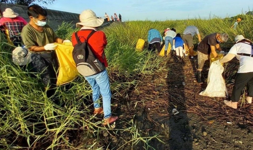 龜殼好漾-清淨家園淨灘活動  還給海灘一個乾淨清新的面貌