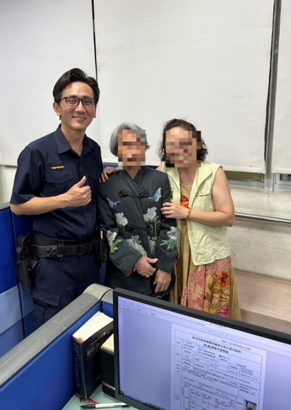 失智老人路走七小時迷失十二公里外  沙鹿警方靠一樣東西快速聯繫到家屬接她返家