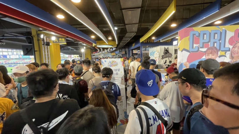 萬名球迷High翻洲際看職棒  台中棒球教父魏來長入名人堂