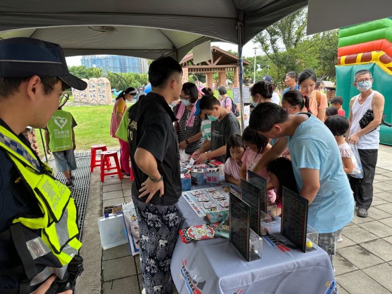 清水警方參與梧棲活動  宣導防範犯罪及交通安全