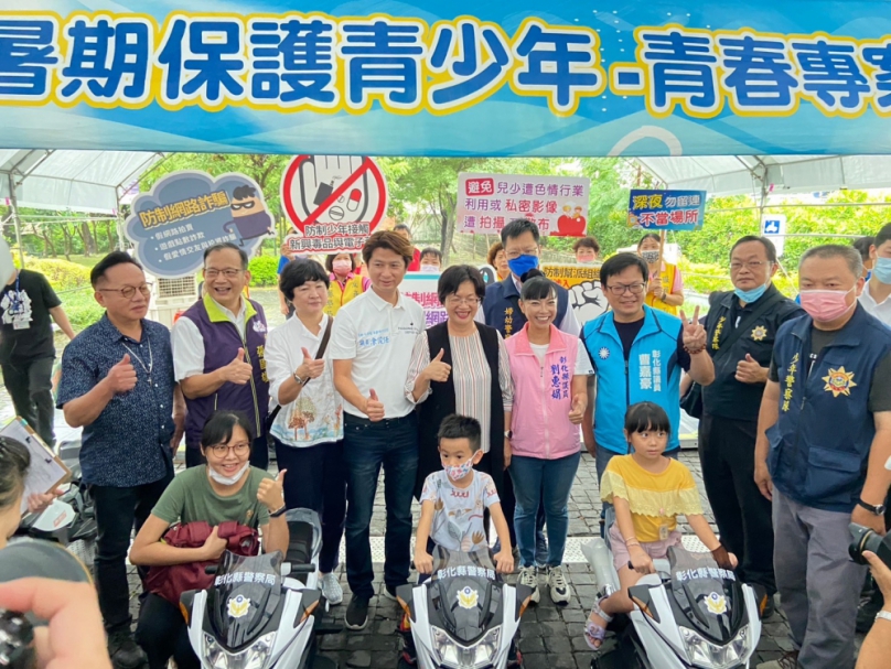 警察局舉辦「青春飛揚，強化青少年、兒童預防被害觀念」宣導，員林演藝廳廣場登場。（照片縣府提供）