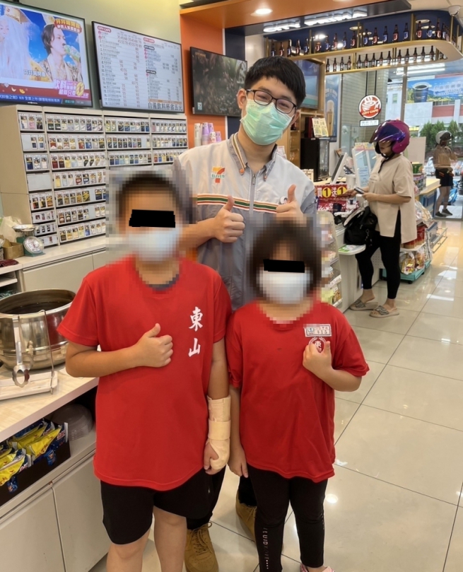 東山國小與超商攜手推動﹁補助經濟弱勢學童兌換早晚餐﹂計劃。（照片東山提供）