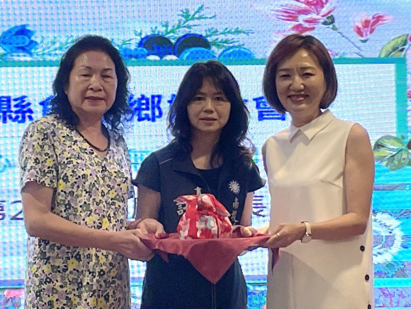 南投縣魚池鄉婦女會新舊理事長黃馨瑩、蔡白雲（圖1）「講座、交接典禮與父親節」