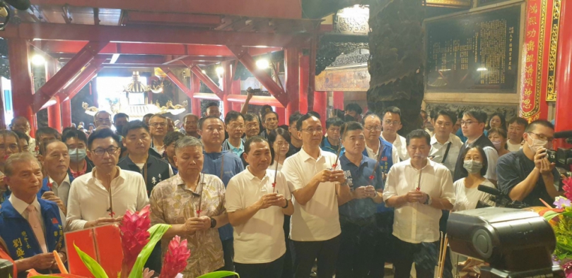 侯友宜到大甲鎮瀾宮參香  侯友宜重申重啟核電讓台灣不缺電