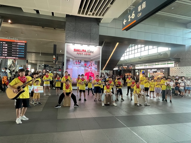 高鐵台中站助弱勢兒  探索高鐵樂趣多