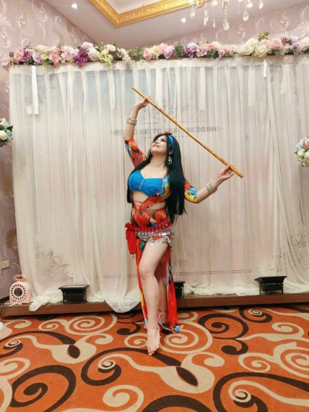 鳳吟舞蹈藝術學苑創辦人施鳳吟舞藝功力深厚  更懷有一顆愛心  經常受邀公益表演