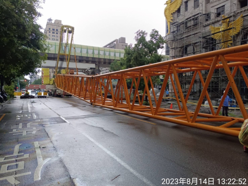 興富發文心愛悅塔吊拆除  中市交通局：做好通盤準備