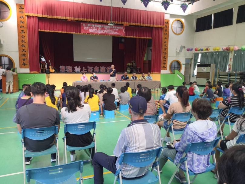 「村上國小暑期國際英語科學營」結業式。 （照片記者周為政攝）