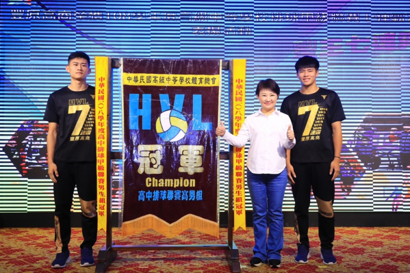 學校體育傳炬獎  中市獲績優學校及運動教練雙料獎項