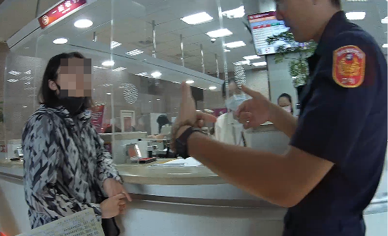 「可兼職、低門檻、高獲利」廣告，李姓女子差一點淪為詐團共犯。（照片警方提供）