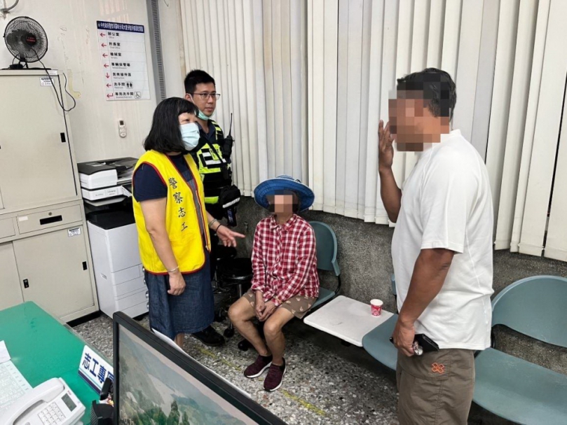 霧峰暖警協助迷路老婦圓滿團聚  服務熱忱受讚揚