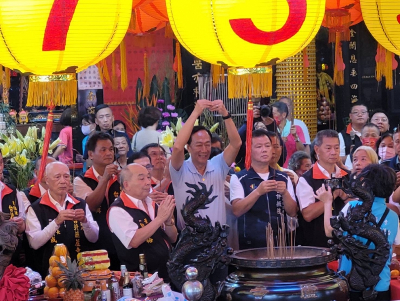 台北葫蘆寺辦普渡 萬斤白米、普渡品相當壯觀 郭台銘董事長特蒞臨參香