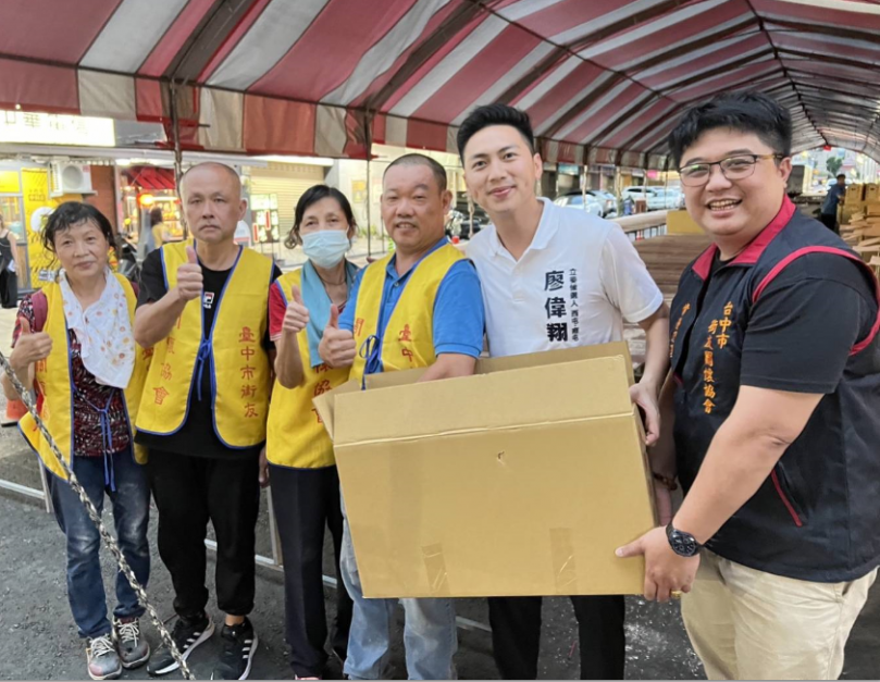 廖偉翔關懷街友  牽線贈街友協會200桌普渡品