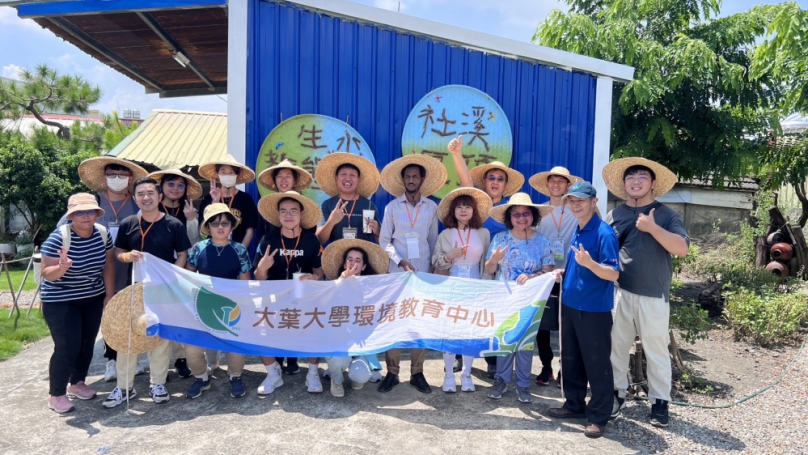 大葉環工系師生與田尾溪頂社區攜手走讀河川。（照片大葉提供）