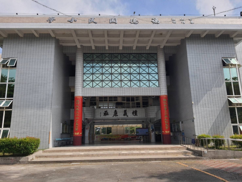 國小開學日，福德國小闖關大進擊，16名新鮮人正式成為福德大家庭一份子。（照片記者周為政攝） 　