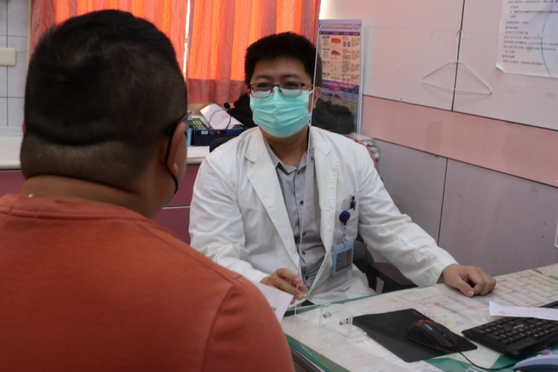 獨居老翁輕微失智只信醫師  張峻誠充當家人陪伴