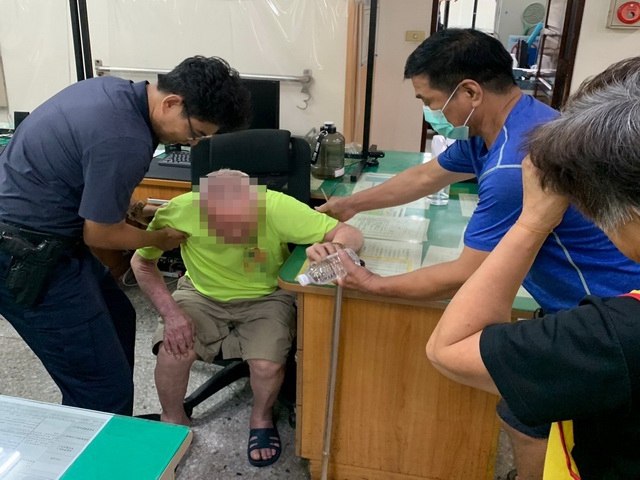 9旬老翁運動公園散步釀迷途  太平警巡邏發現助返家