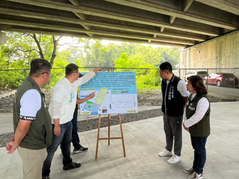 會勘大甲幸福里國道三號橋下空間  臺中市議員施志昌爭取150萬元闢建運動休閒空間