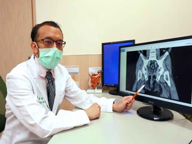 老翁嚴重便秘竟摳「菊花」助排便  結果引發佛尼爾氏壞死症反挨刀