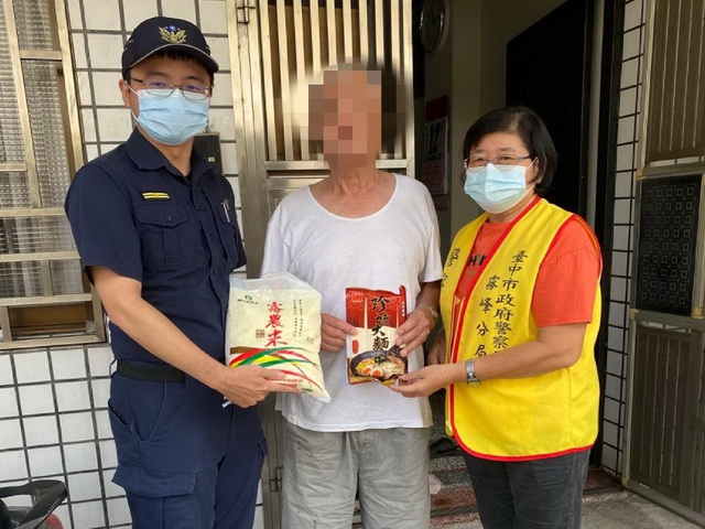 瑞城百姓公慈善功德會捐普渡物資  副市長黃國榮讚稱「愛的延伸、善的循環」