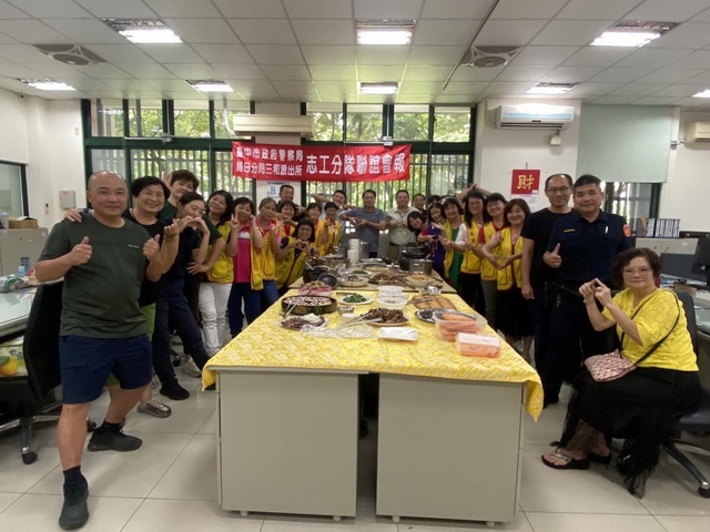 中市烏日警察志工隊展手藝   一人一菜溫暖警察的胃