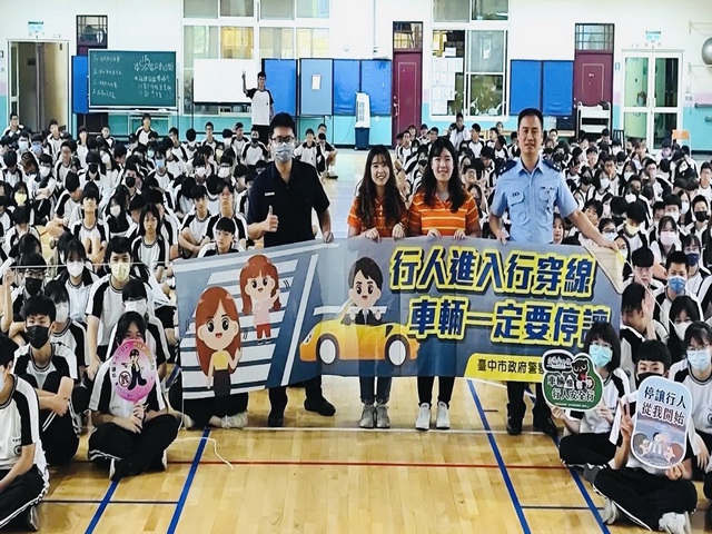 太平警分局結合YouBike公司快閃宣導  響應交通安全月