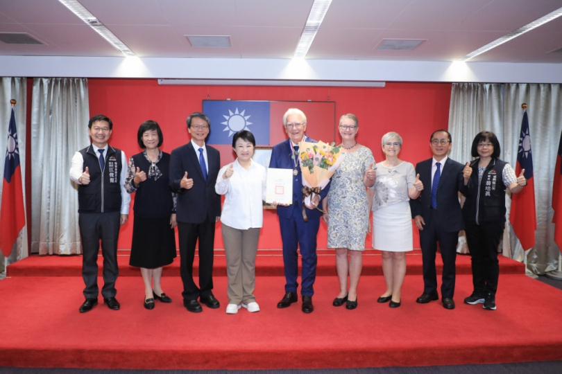精華歲月盡數奉獻台中  挪威尤約翰牧師獲頒榮譽市民獎章