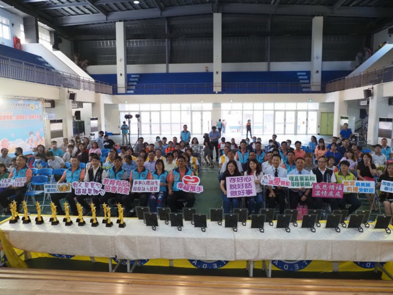 臺中市國民中小學教育盃品德教育獎暨認輔志工表揚大會  強調營養午餐用本土蛋