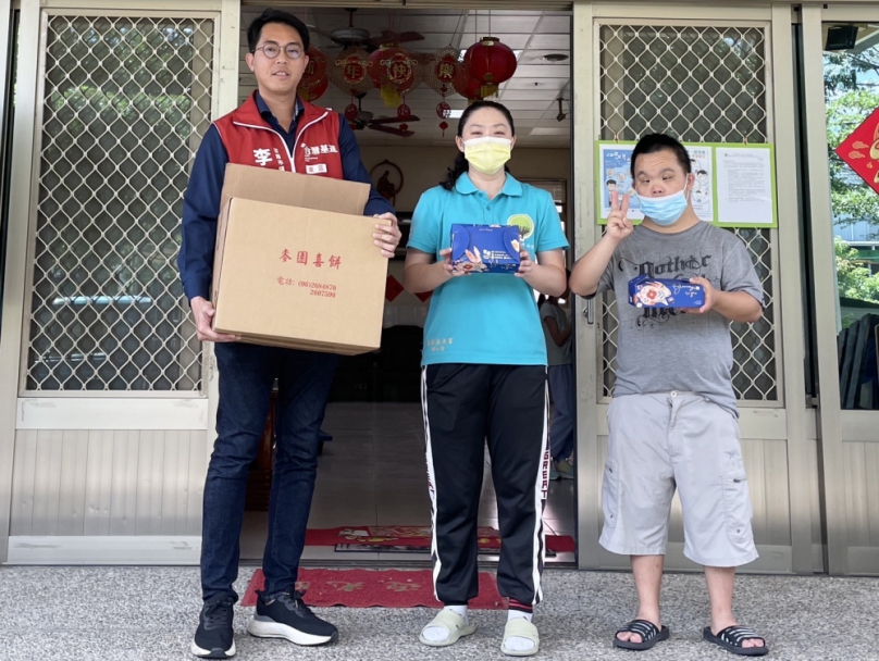 中秋前贈1000顆月餅 李宗霖：讓弱勢族群一起歡度佳節
