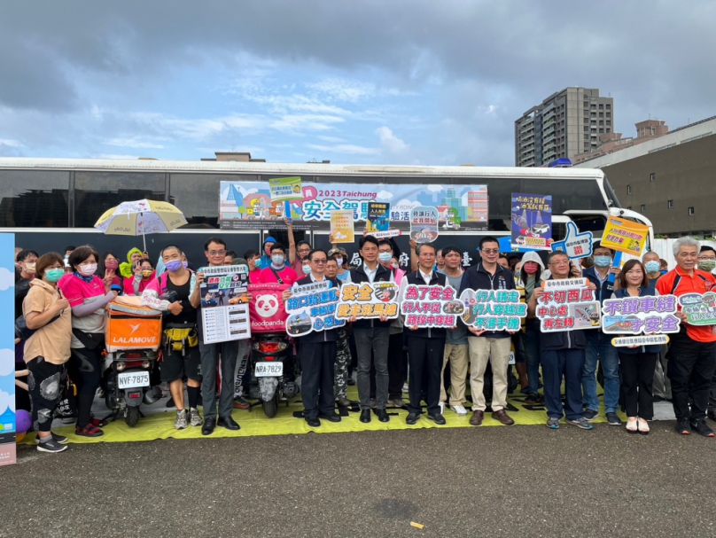 響應交通部交通安全月   中市辦外送員安全駕駛體驗活動