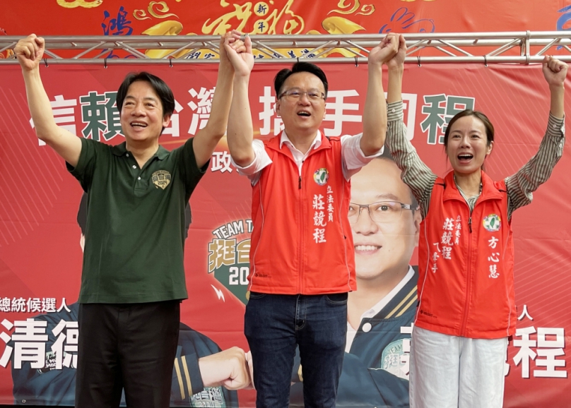 民進黨主席、總統參選人賴清德  台中市北屯區軍福宮與松竹寺參香祈福  舉行「國政說明會」並為爭取連任的立委莊競程助選