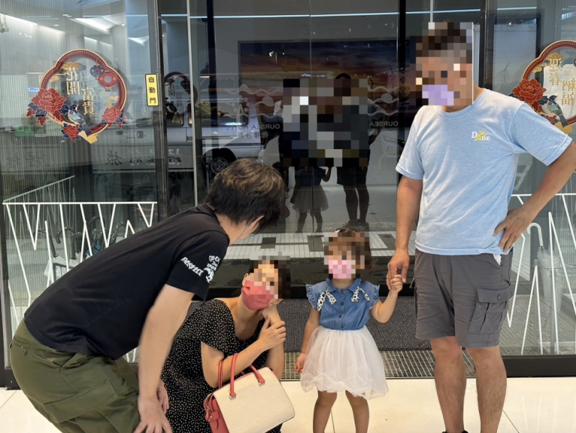 日男相隔十年來台尋友  求助梧棲員警及旅店人員果相見歡