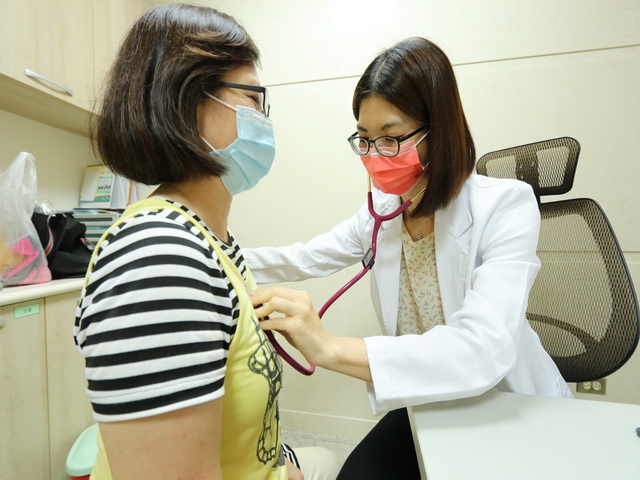 當心「老人殺手」！翁感染肺炎鏈球菌引發大葉性肺炎「快喘不過來」