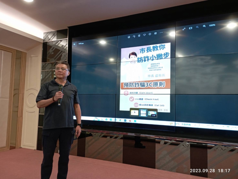 大甲警分局義里派出所舉辦預防犯罪宣導活動  運用媽媽市長盧秀燕和警政署長黃明昭打詐短片同台接力宣導令社區居民印象深刻