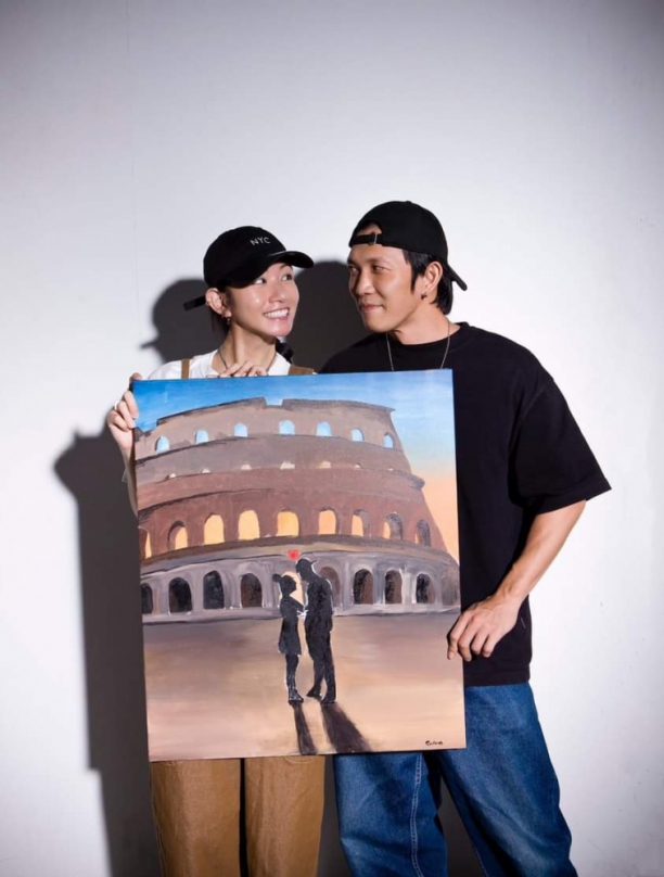 黃尚禾、李千娜甜蜜現身戶政事務所公證  黃尚禾獻上親繪製羅馬畫作求婚 李爸爸親挑公證日