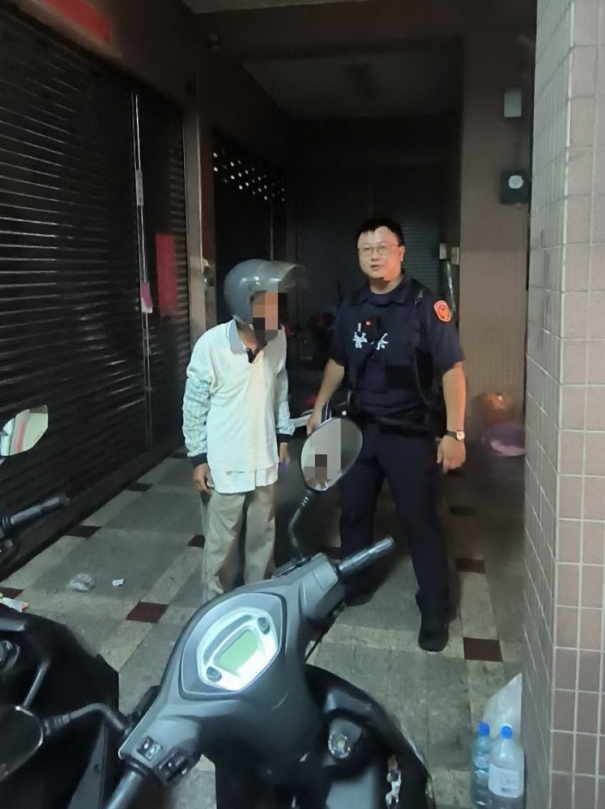 8旬老翁騎車看診卻迷航  霧峰暖警扮起「代駕」熱心助返家