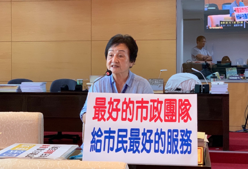 台中市長盧秀燕6日到台中市議會進行施政報告  市議員張瀞分稱讚盧秀燕是最好的市長  率領最好的市政團隊給市民最好的服務